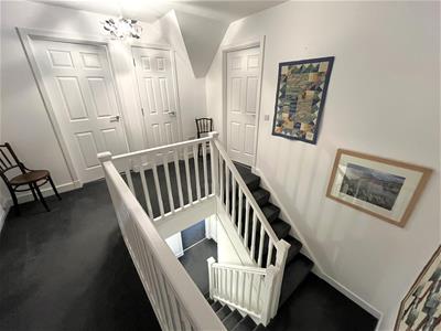 STAIRCASE & LANDING